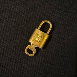 LV lock key #322